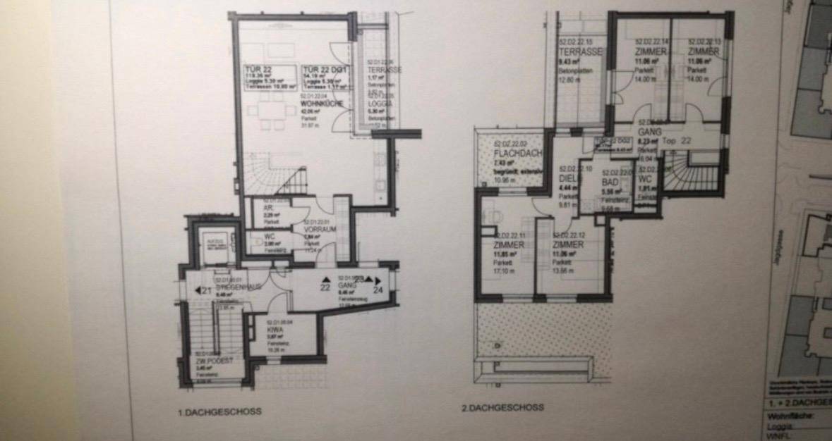 Grundrisspläne zeigen die Aufteilung von zwei Dachgeschossen mit Zimmern und Terrassen.