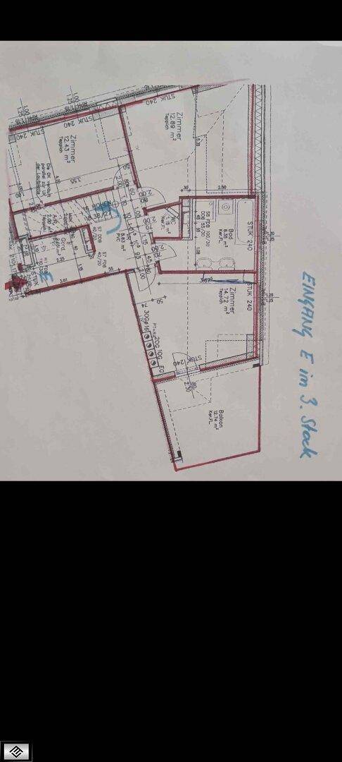 Grundrissplan einer Wohnung mit mehreren Zimmern und einem Eingang im dritten Stock.