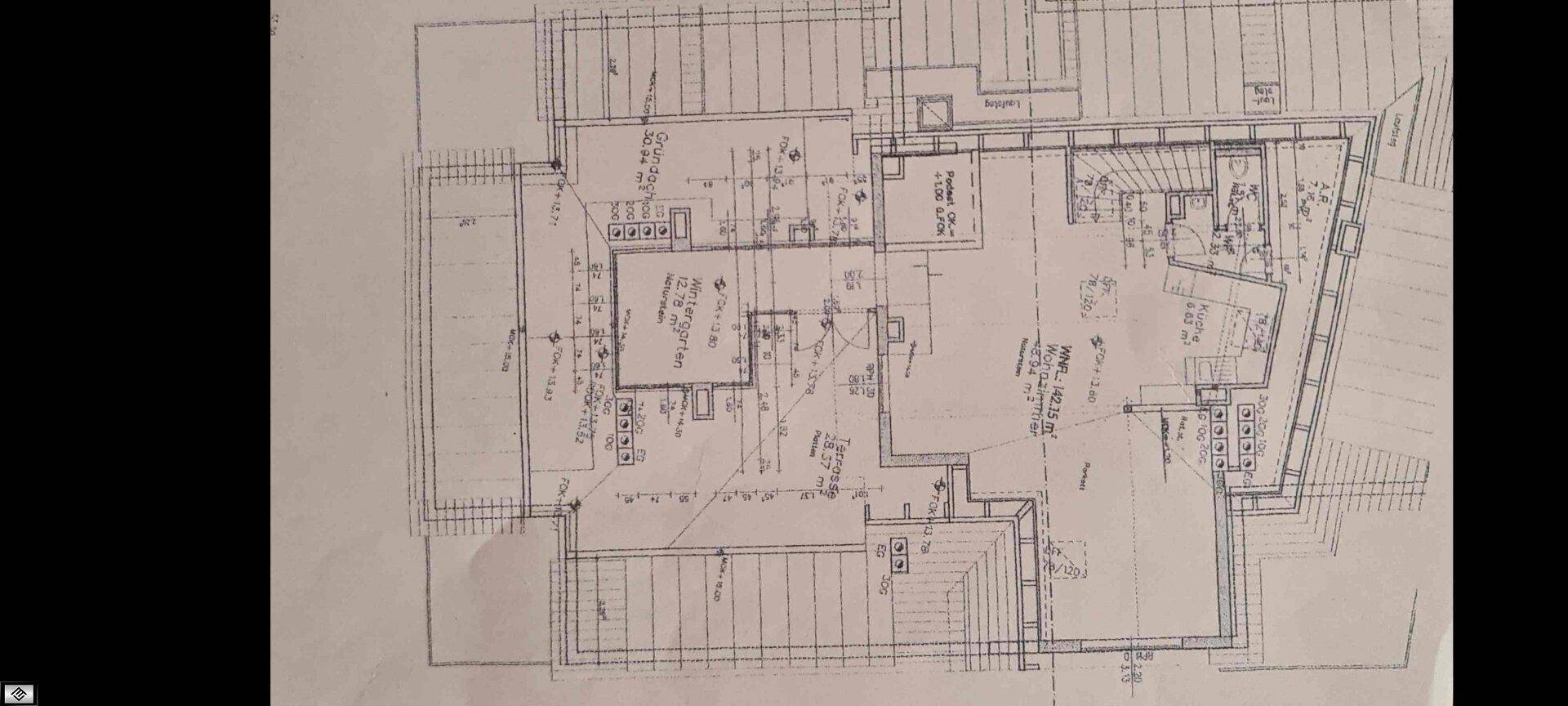 Detaillierter Grundrissplan mit verschiedenen Wohneinheiten und architektonischen Details.