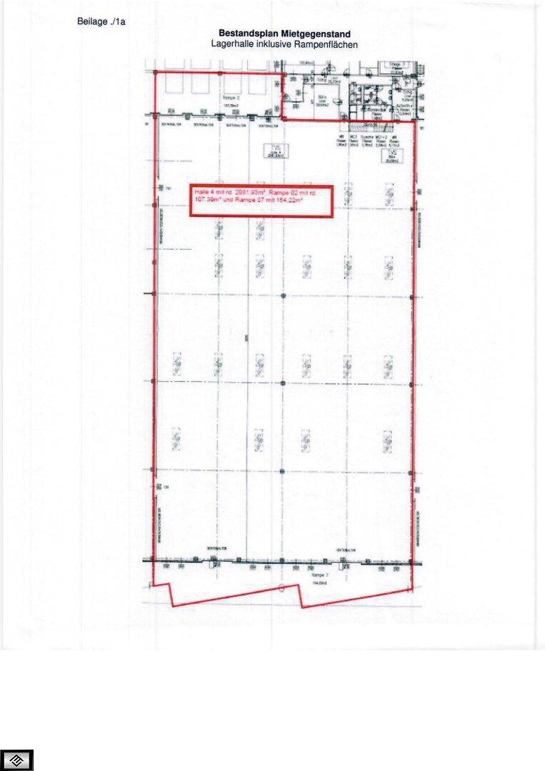 Bestandsplan einer großen Lagerhalle inklusive der zugehörigen Rampenflächen.