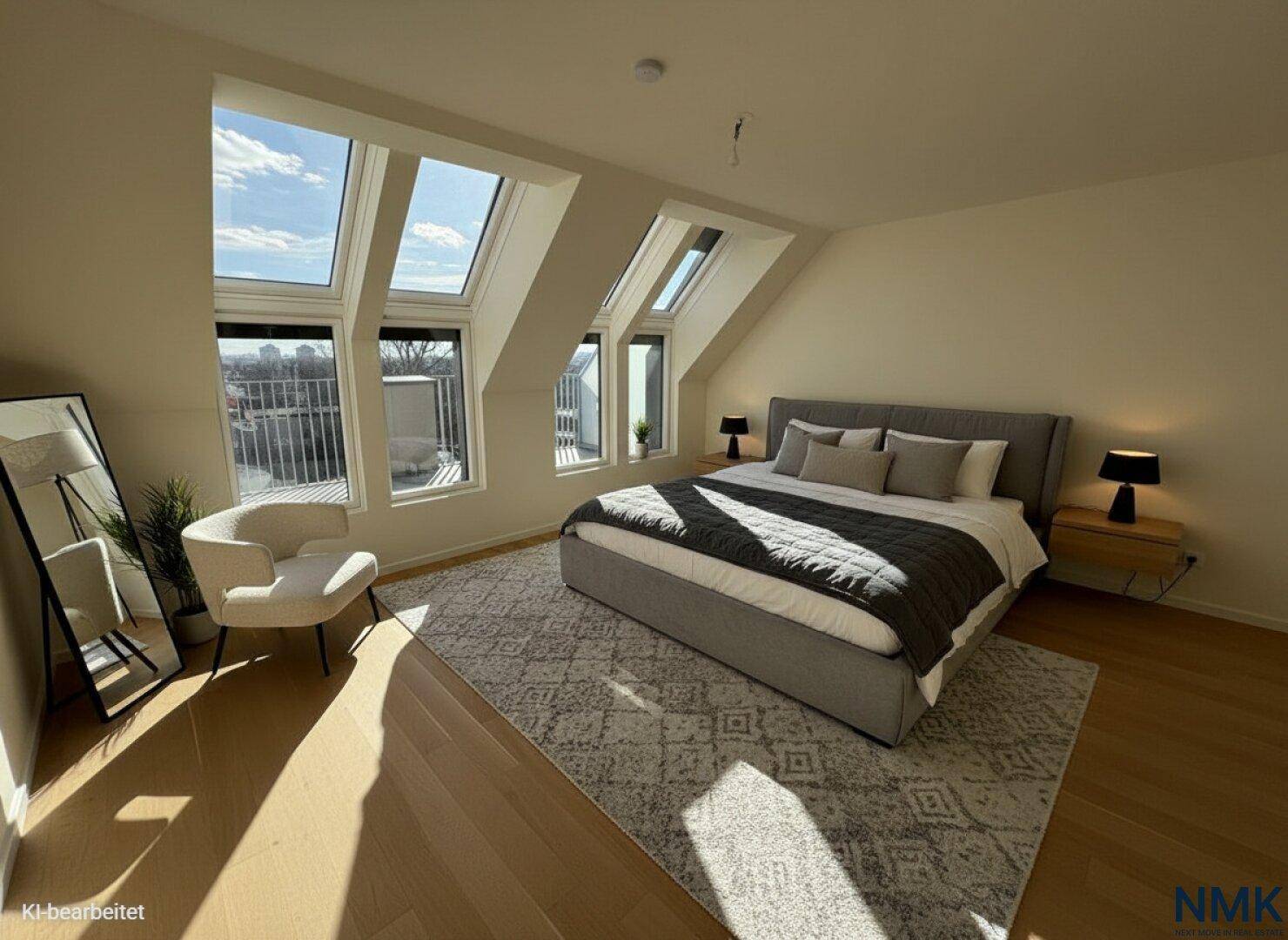 Modern eingerichtetes Schlafzimmer mit großem Bett, Teppich und hellen Dachfenstern.