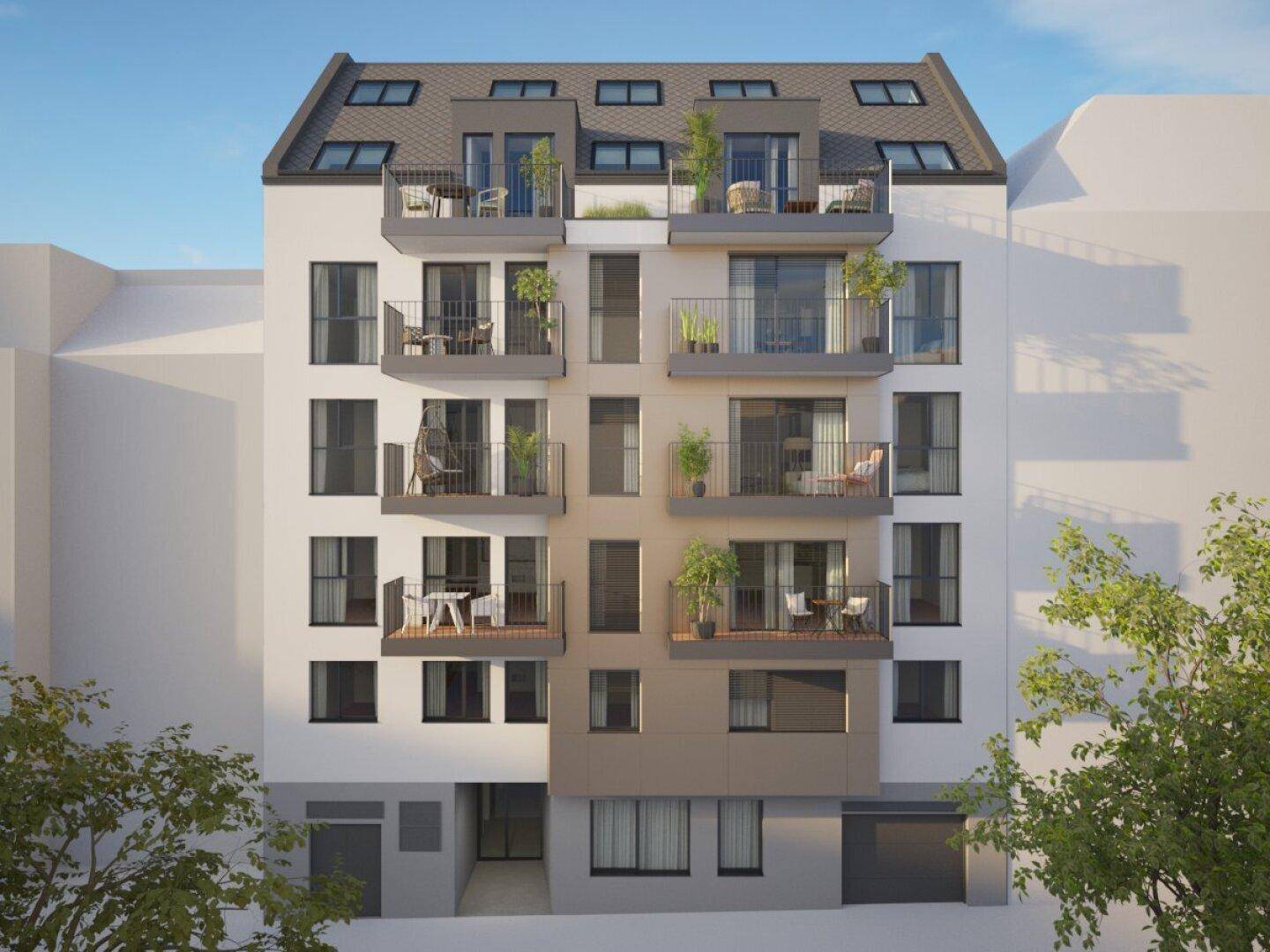 Vorderansicht eines modernen Wohngebäudes mit mehreren Balkonen und Dachschrägenfenstern.