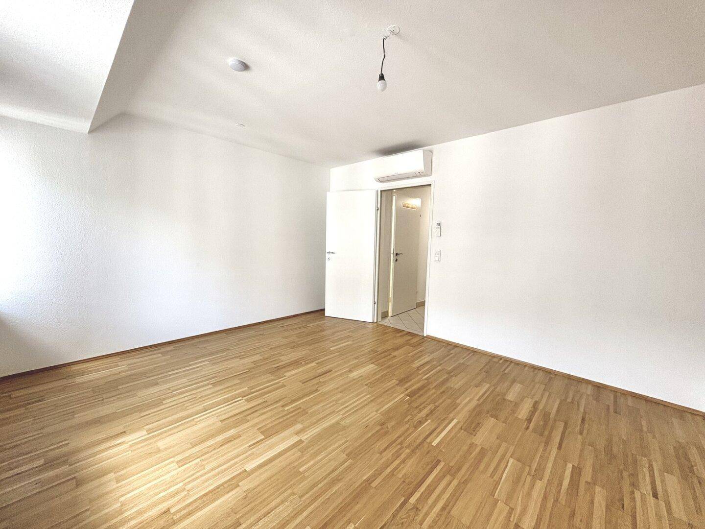 Klimatisierte 2-Zimmer-Dachgeschoss-Maisonette mit Terrasse – ruhige Lage in Hernals nahe AKH - Mehr