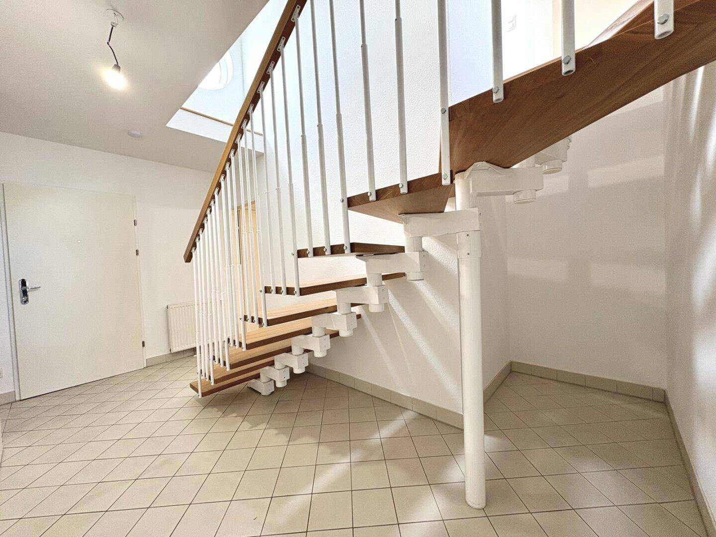 Klimatisierte 2-Zimmer-Dachgeschoss-Maisonette mit Terrasse – ruhige Lage in Hernals nahe AKH - Ansicht 5