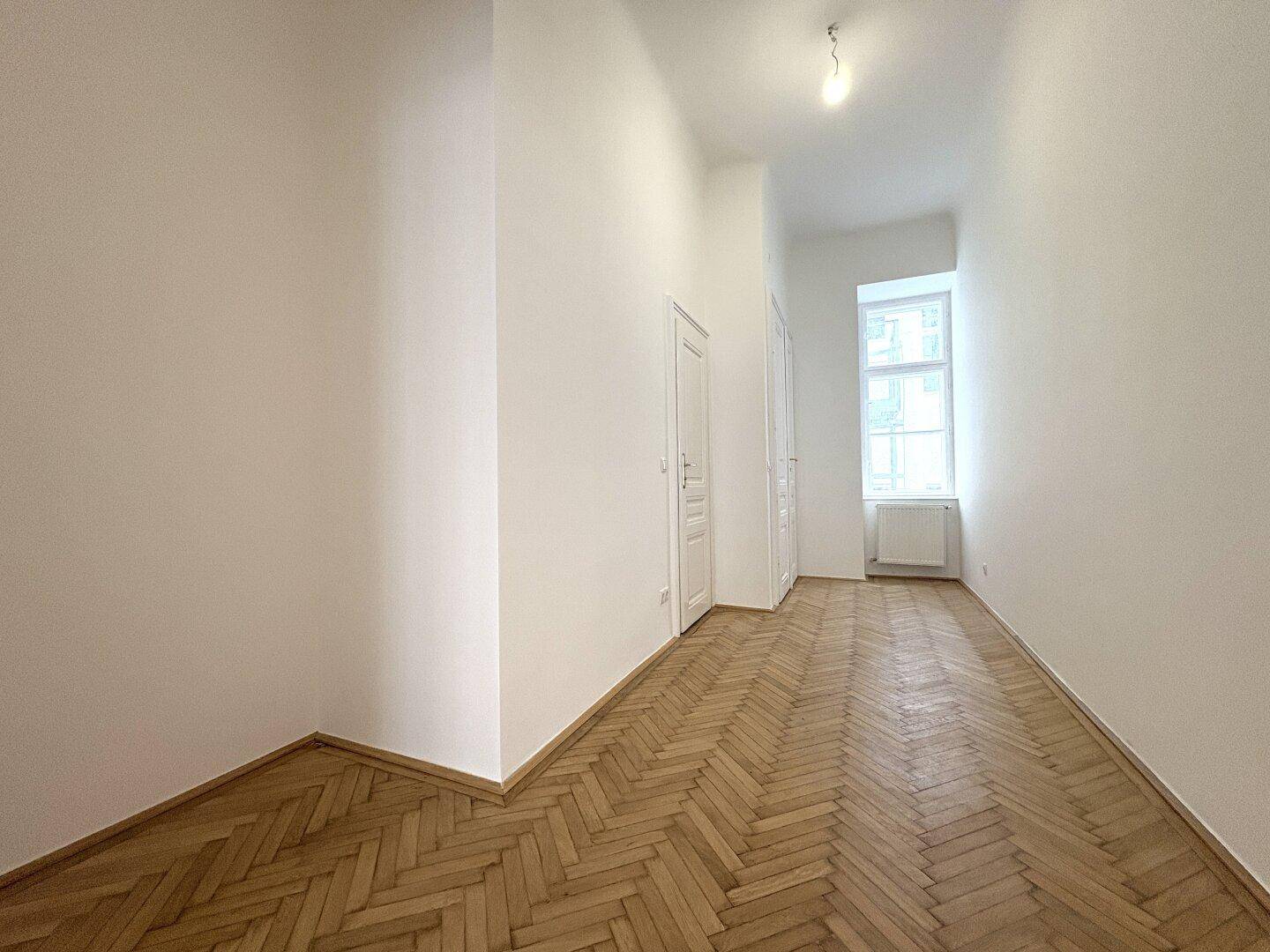 Stilvolle Altbauwohnung mit 4 Zimmern in bester Lage - Ansicht 2