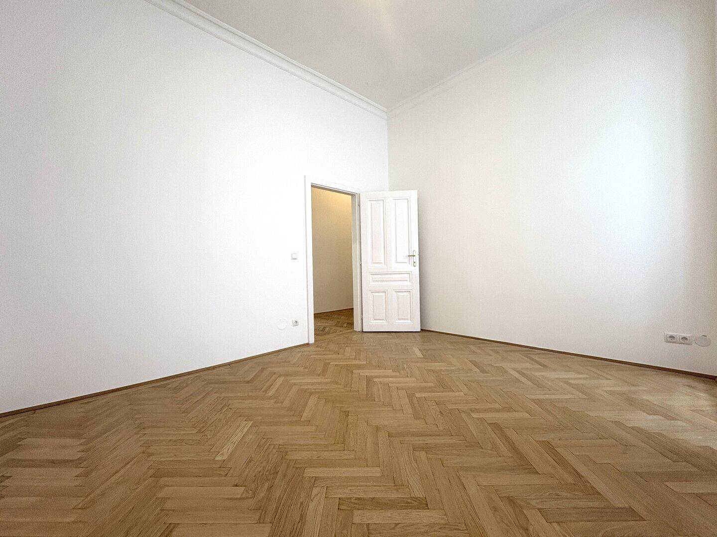 Stilvolle Altbauwohnung mit 4 Zimmern in bester Lage - Ansicht 5