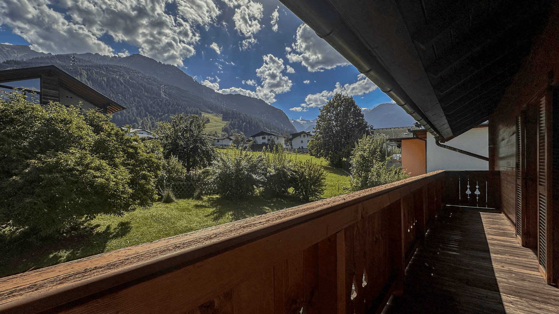 Balkon mit Bergblick