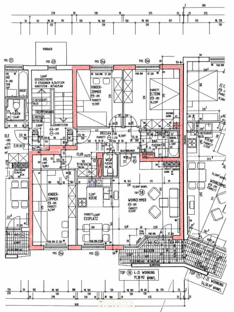 Detaillierter Grundriss einer Wohnung mit mehreren Zimmern und Balkonzugang.