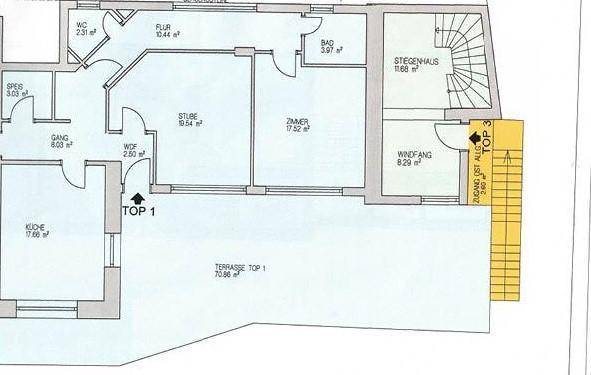 Detaillierter Grundriss mit mehreren Räumen, einer großen Terrasse und Treppenhaus.