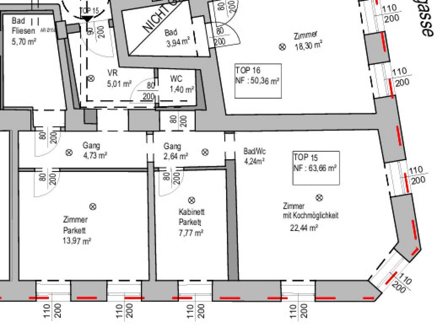 Detaillierter Grundriss einer Wohnung mit mehreren Zimmern, Bädern und Gängen.