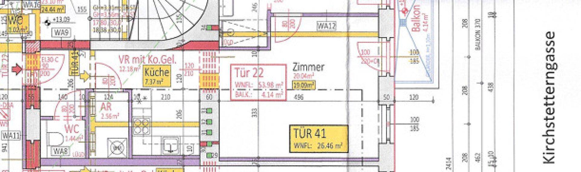 Detaillierter Grundriss mit Küche, WC, Zimmern und Balkonzugang.
