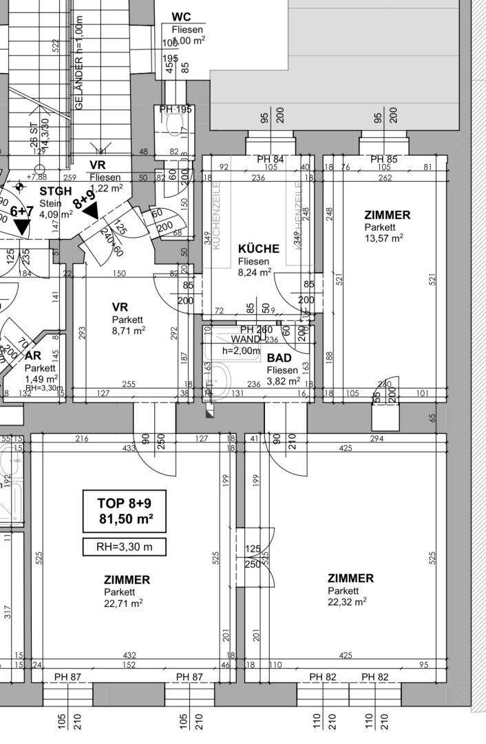 Grundrissplan einer Wohnung mit mehreren Zimmern, Bad und separatem WC.