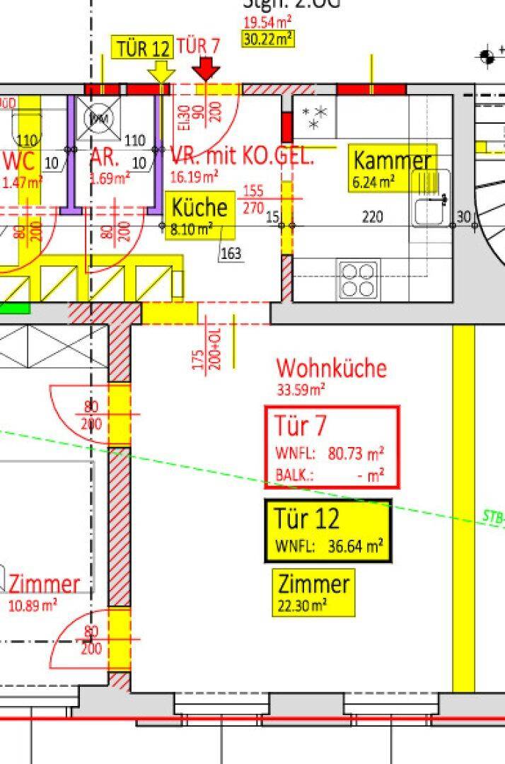 Grundrissplan mit Wohnküche, separatem WC, Abstellräumen und Balkonzugang.