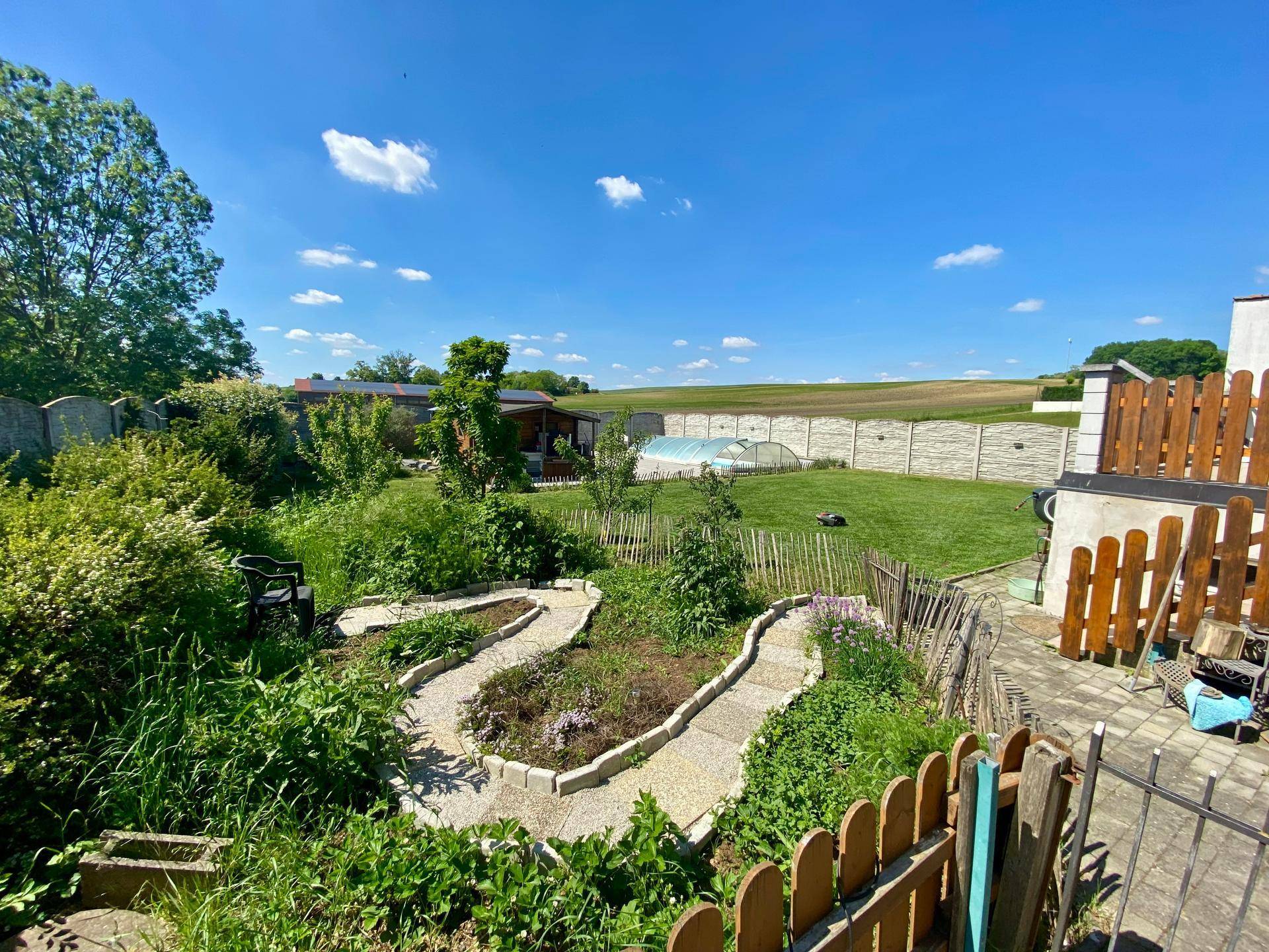 Einfamilienhaus mit Pool, großem Garten &amp; modernisierter Technik | Nähe Wien - Ansicht 3