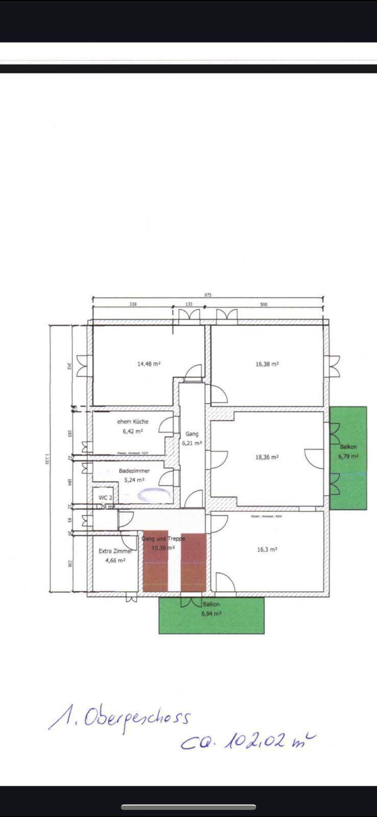 Grundriss des 1. Obergeschosses mit einer Fläche von ca. 102,02 m² und Balkon.