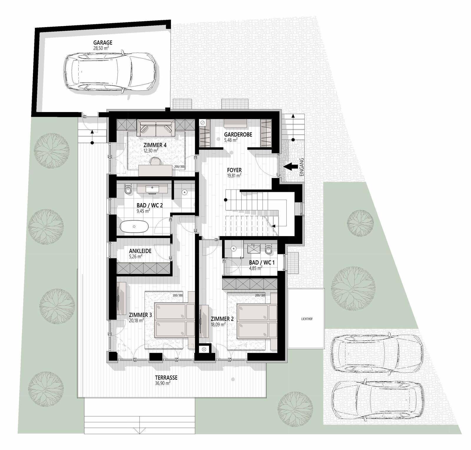 Grundrissplan zeigt ein Haus mit drei Schlafzimmern, zwei Bädern, Garage und großer Terrasse.
