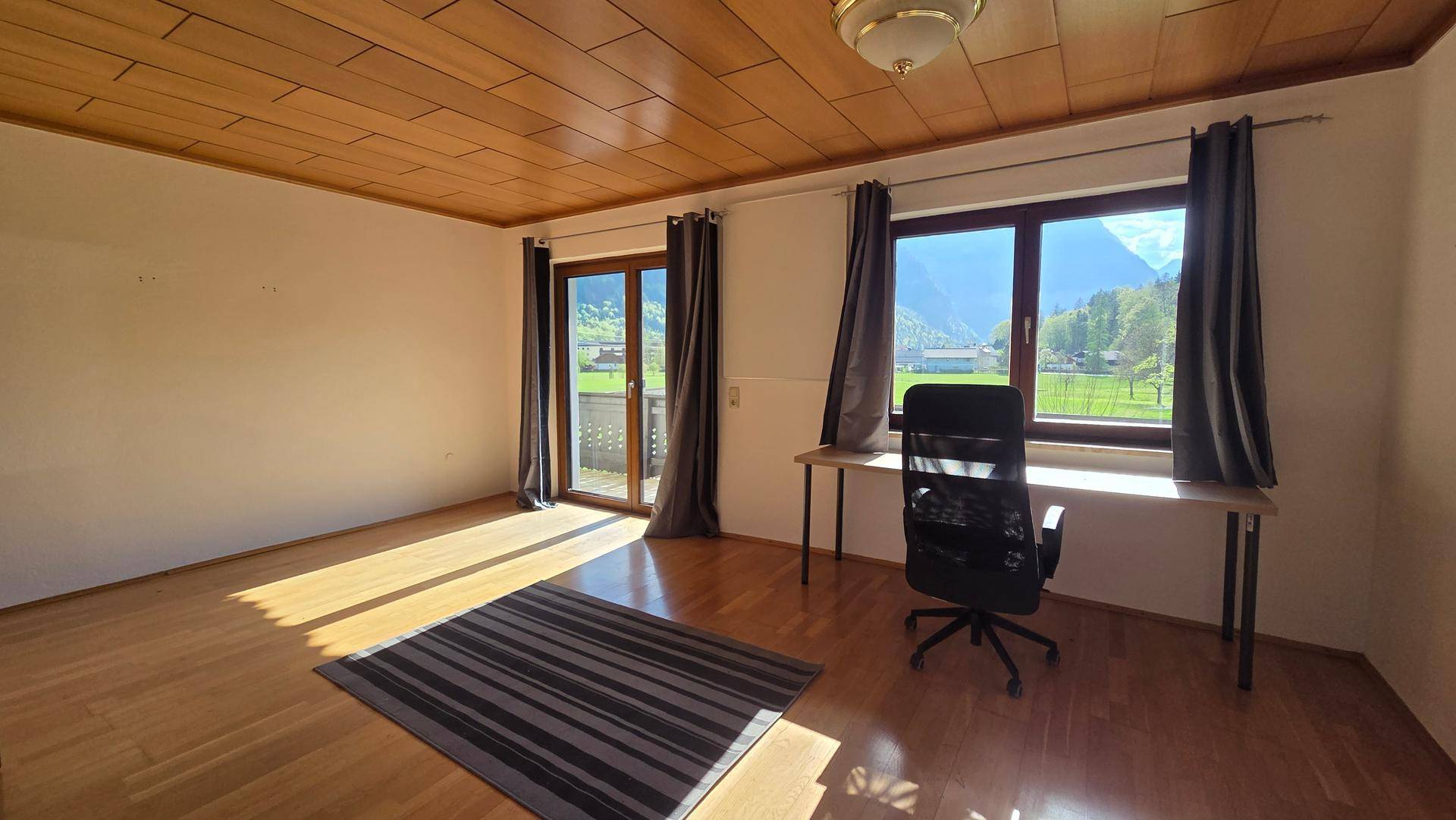 Großzügiges Wohnhaus mit Panoramablick und 3 separaten Wohnebenen in Obertraun – pohled 5