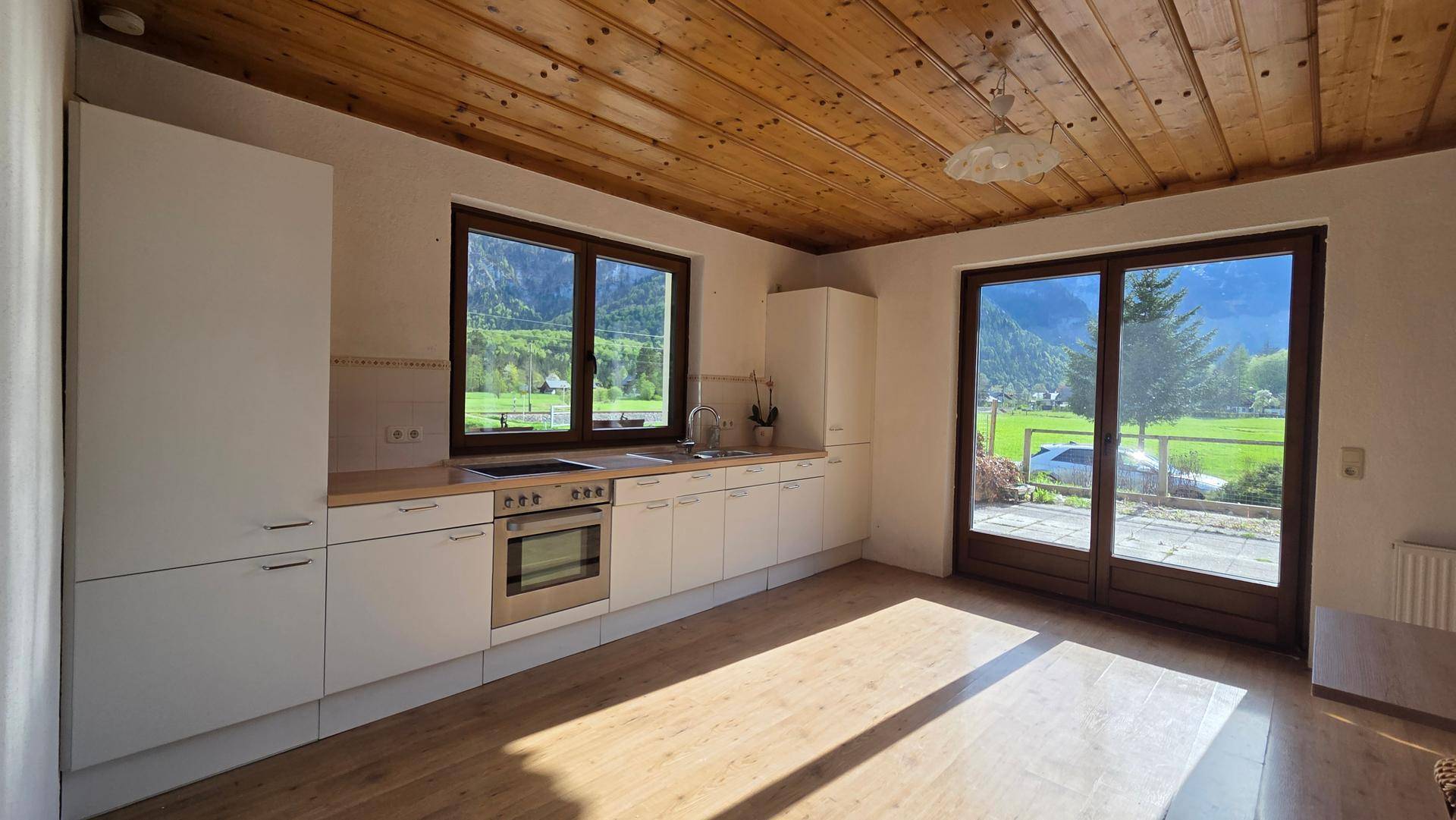 Großzügiges Wohnhaus mit Panoramablick und 3 separaten Wohnebenen in Obertraun – pohled 4