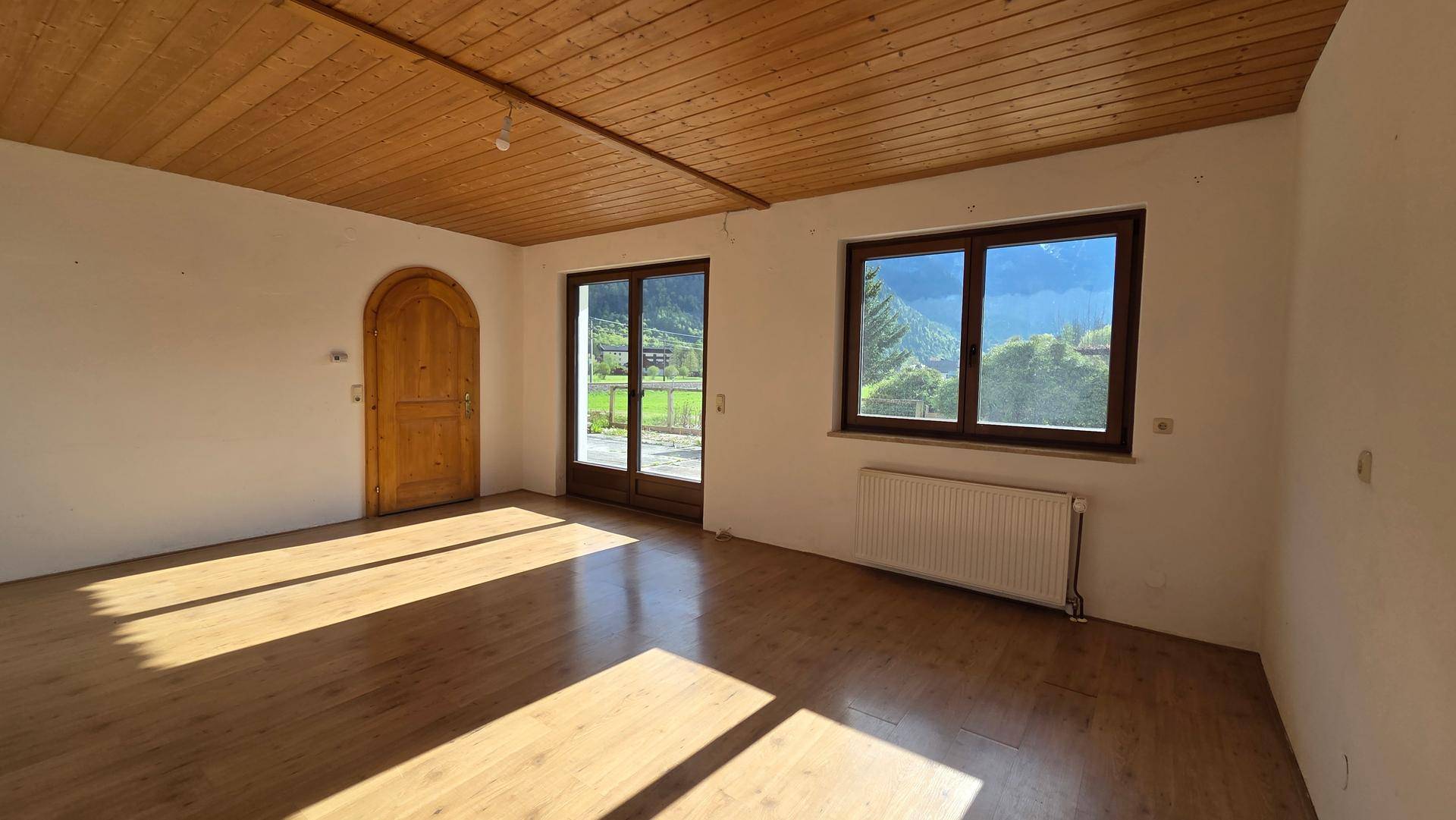 Großzügiges Wohnhaus mit Panoramablick und 3 separaten Wohnebenen in Obertraun – pohled 6
