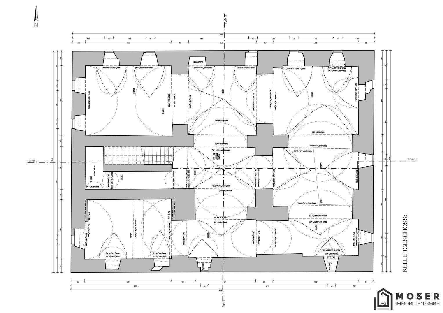 Grundriss des Kellergeschosses mit mehreren Räumen und gewölbten Strukturen.