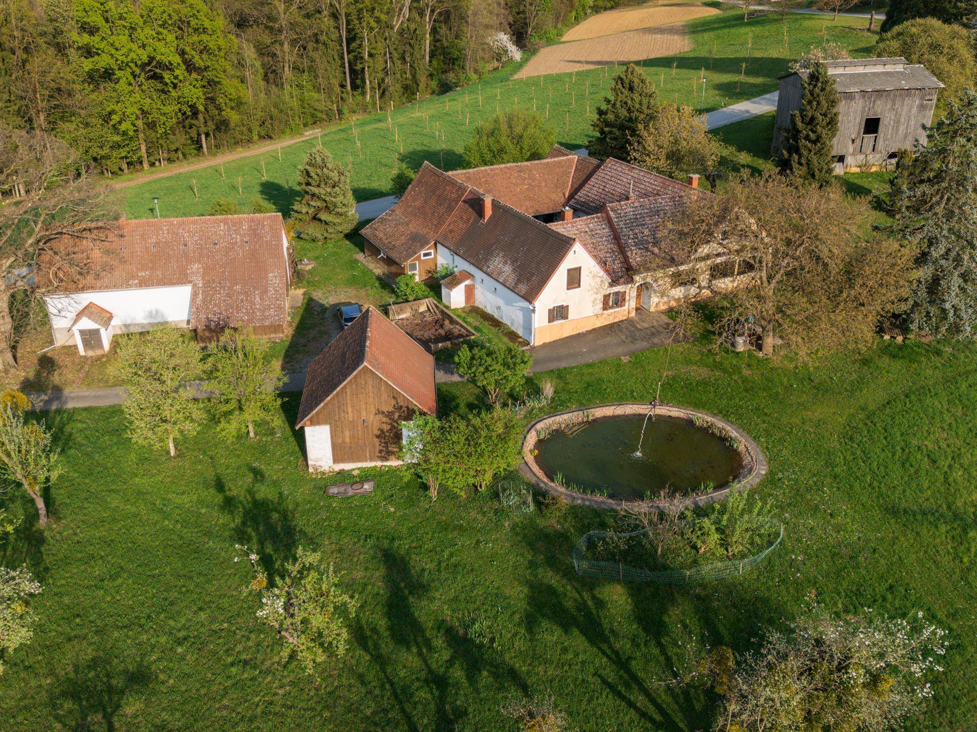 Vierkanthof mit 3,8 ha Grund &amp; traumhafter Aussicht - Vista 2