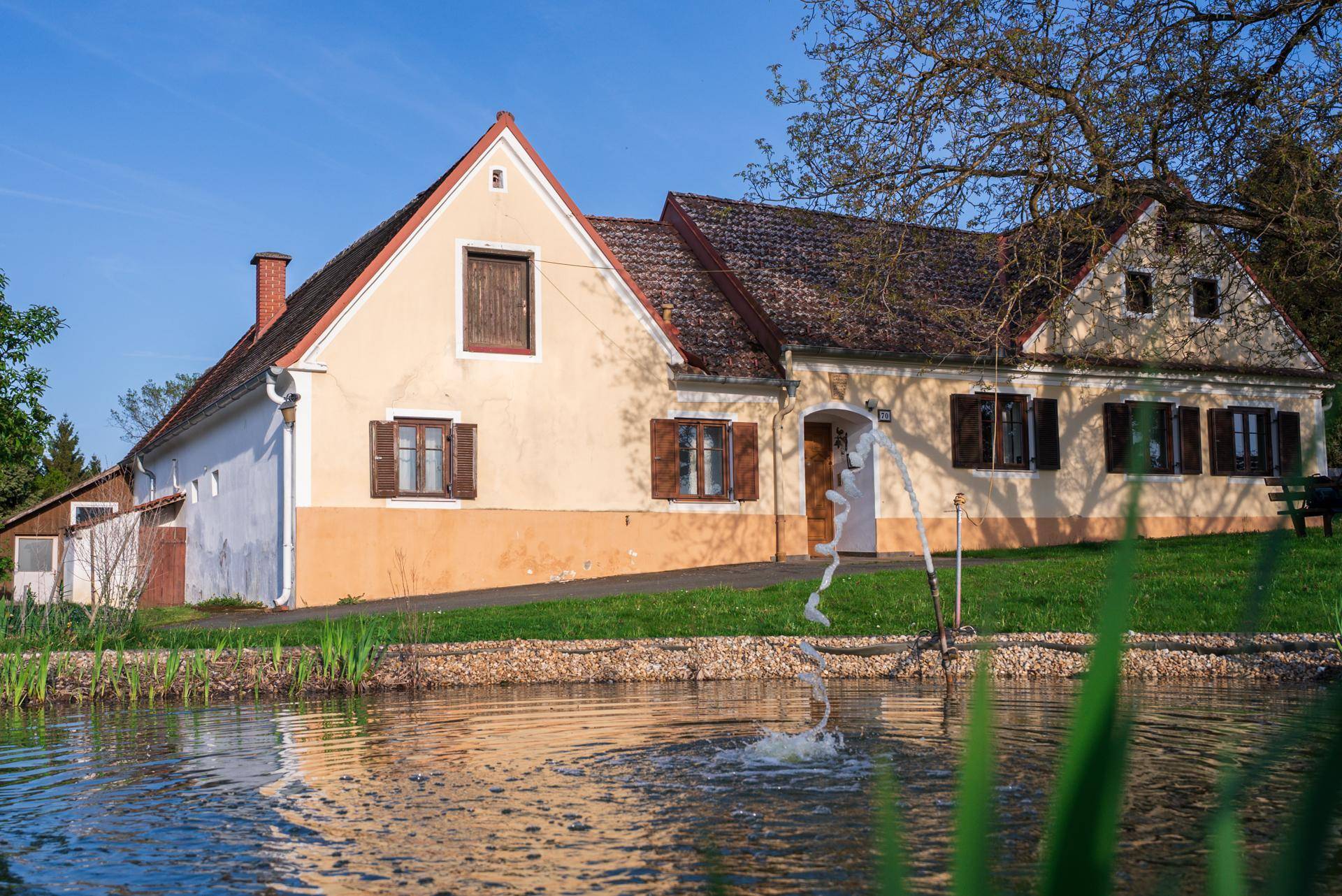 Vierkanthof mit 3,8 ha Grund &amp; traumhafter Aussicht - Vista 3