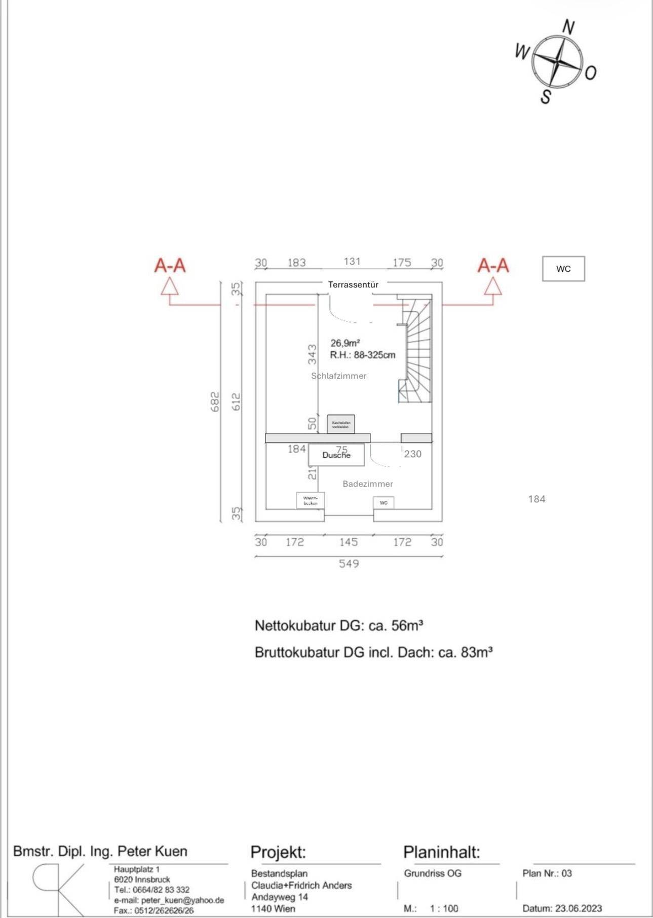 Grundriss des Obergeschosses mit Schlafzimmer, Badezimmer, Dusche und Terrassenzugang.