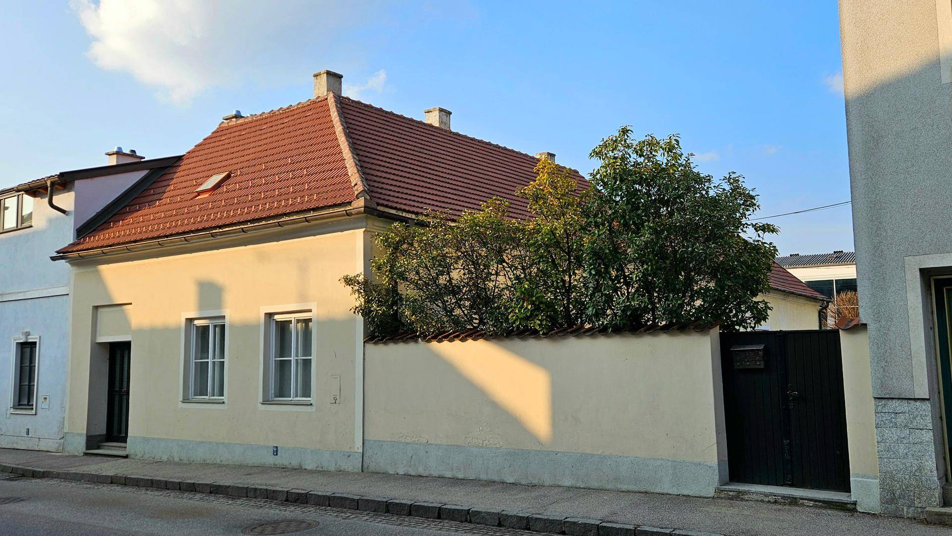 Charmantes Stadthaus mit großem Potenzial im Zentrum von Langenlois - Ansicht 2