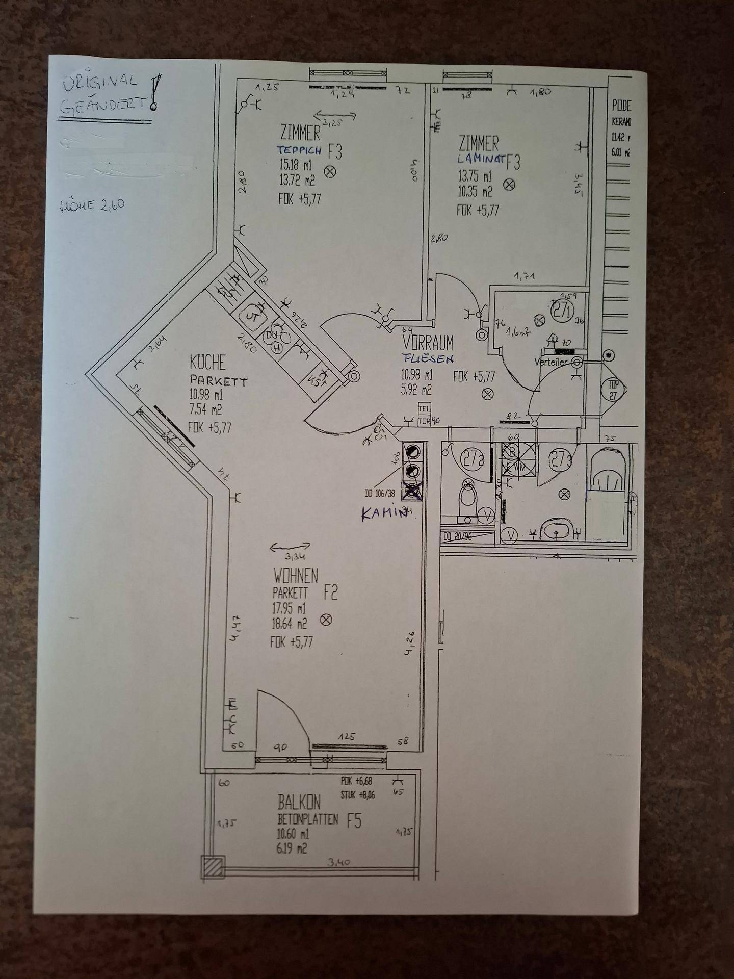 Detaillierter Grundriss der Wohnung mit Raumaufteilung und Balkon.