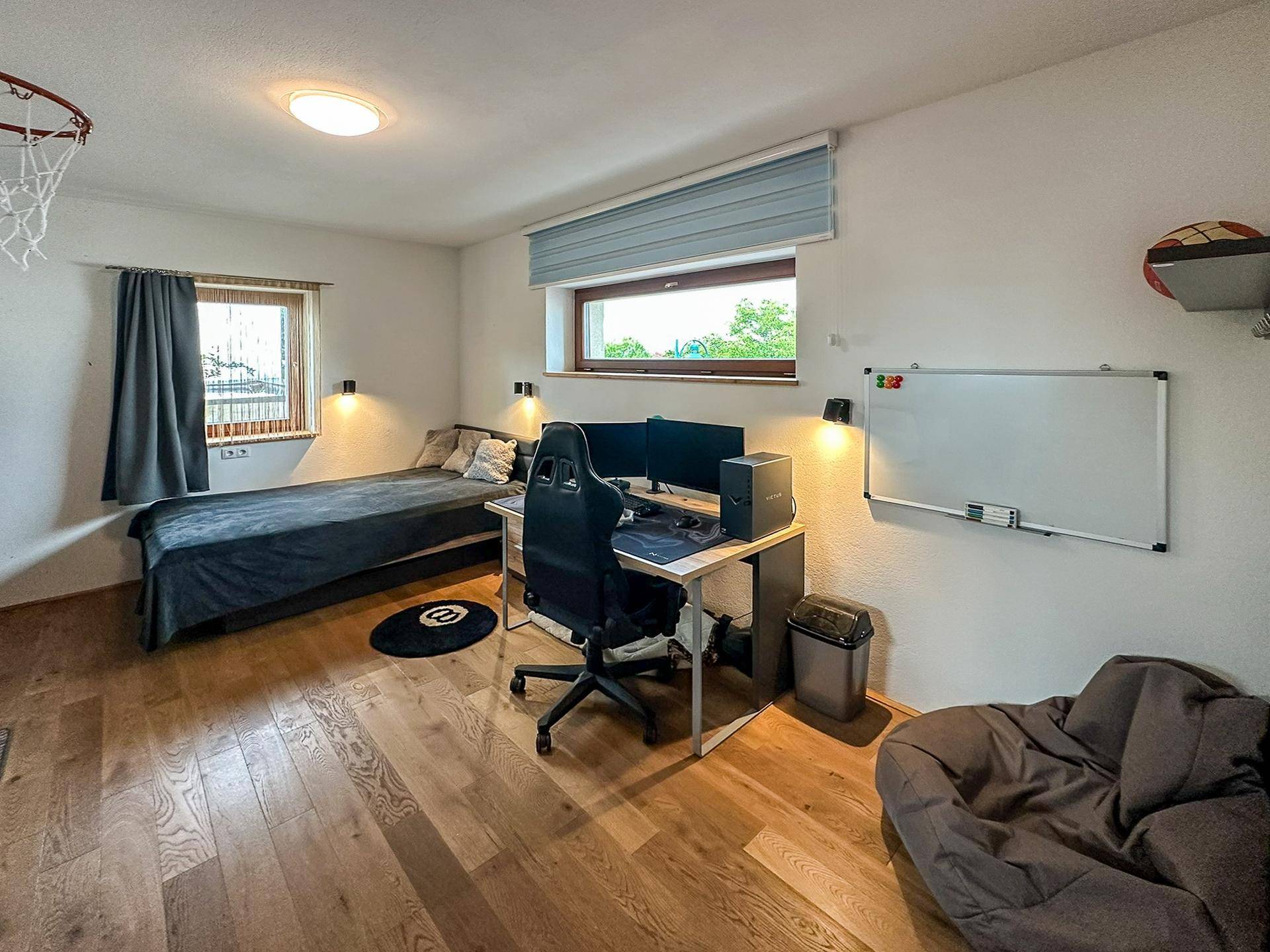Großes Haus, 4 Wohneinheiten möglich mit ruhigem Garten - Ansicht 3