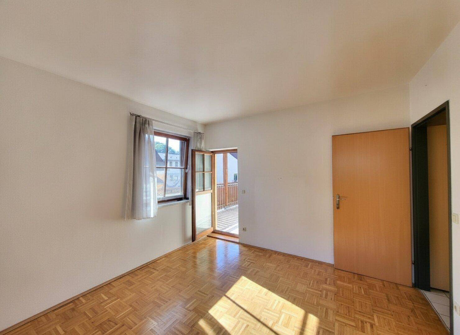 Traumhafte Balkonwohnung am Fuße des Schlossberges – Provisionsfrei! - Ansicht 4