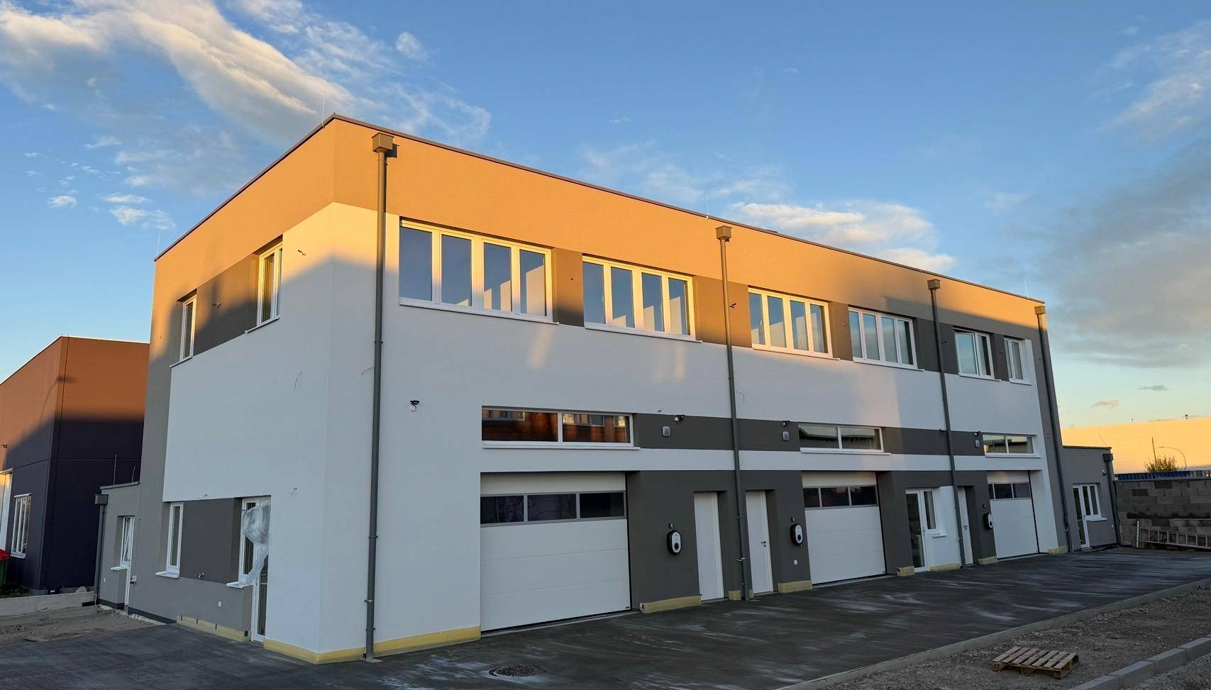 Modernes Neubau Gewerbeobjekt mit Büro- und Lagerflächen in Baden - Erstbezug - Ansicht 3