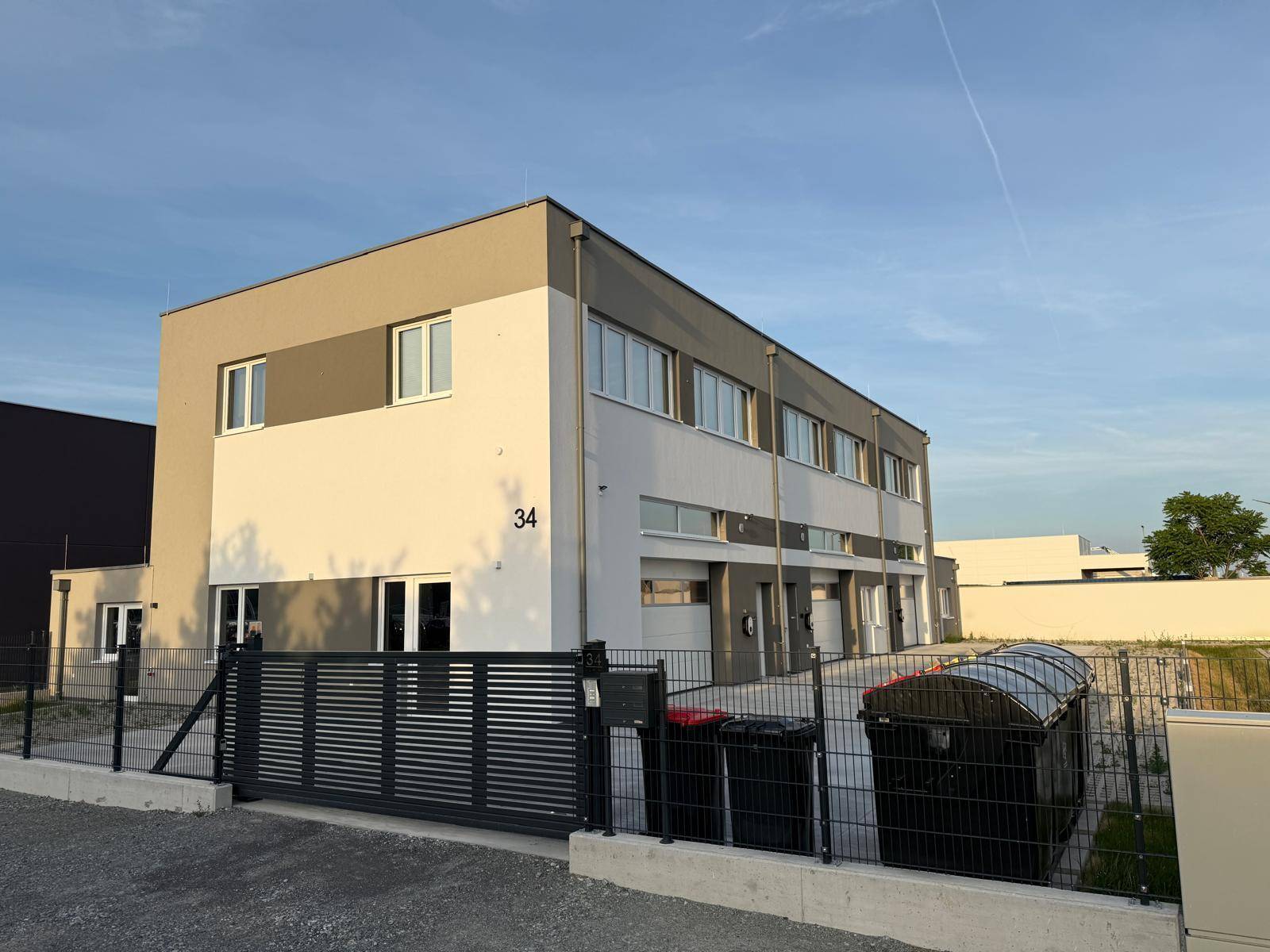 Modernes Neubau Gewerbeobjekt mit Büro- und Lagerflächen in Baden - Erstbezug - Ansicht 2