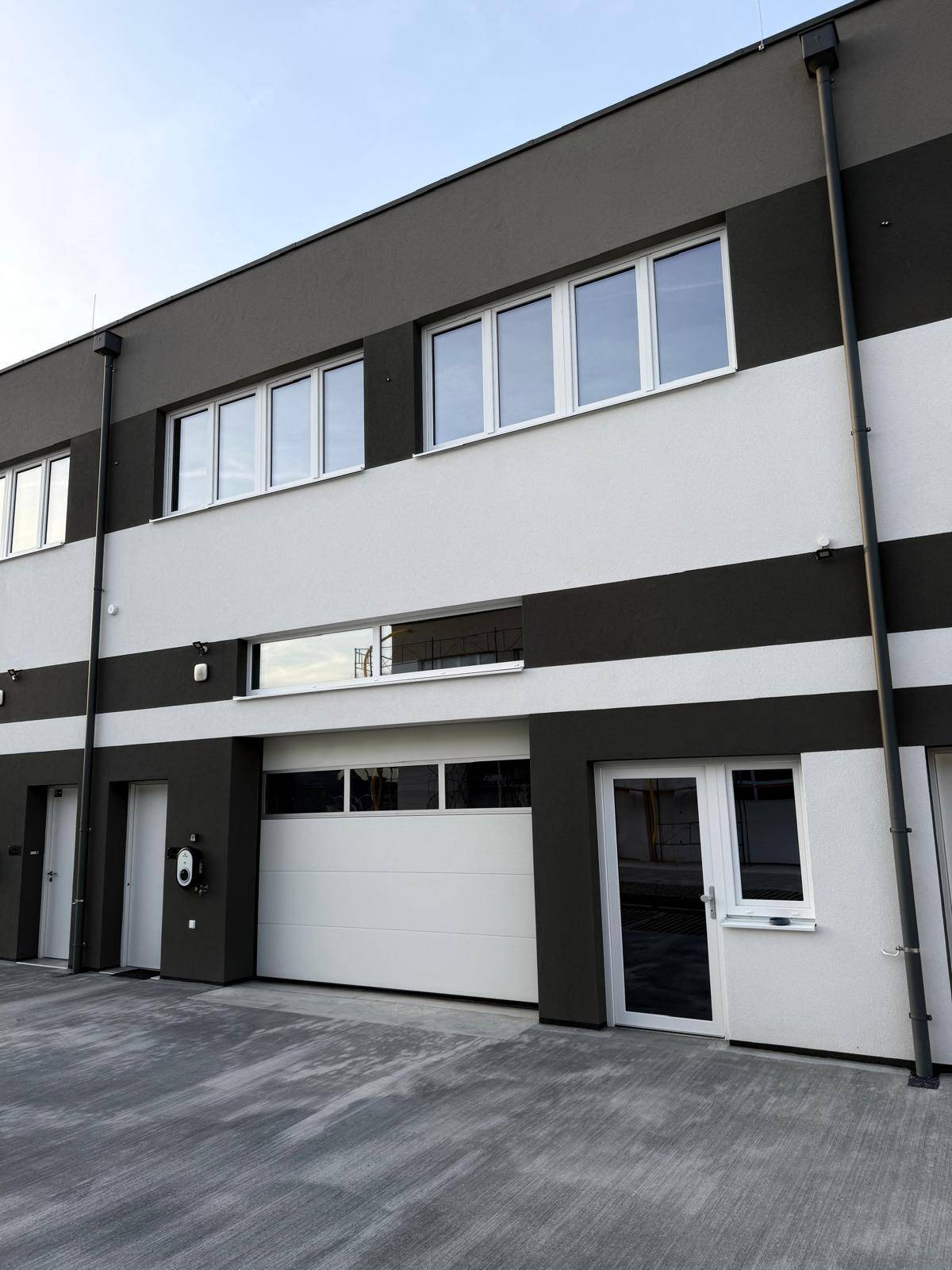Modernes Neubau Gewerbeobjekt mit Büro- und Lagerflächen in Baden - Erstbezug - Ansicht 5