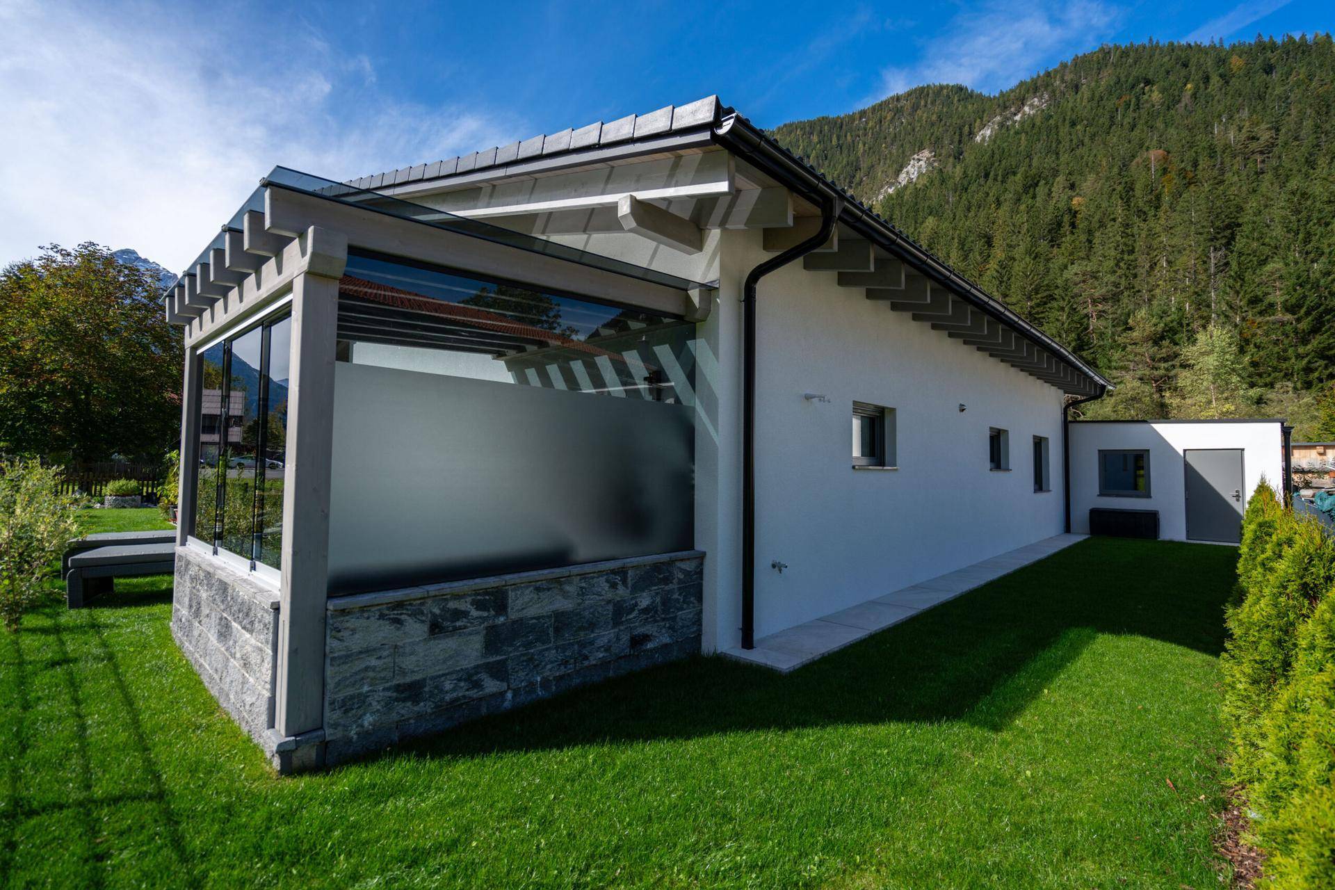 ALPENROYAL LEUTASCH: LUXUS HEUTE. SICHERHEIT FÜRS LEBEN. - Mehr