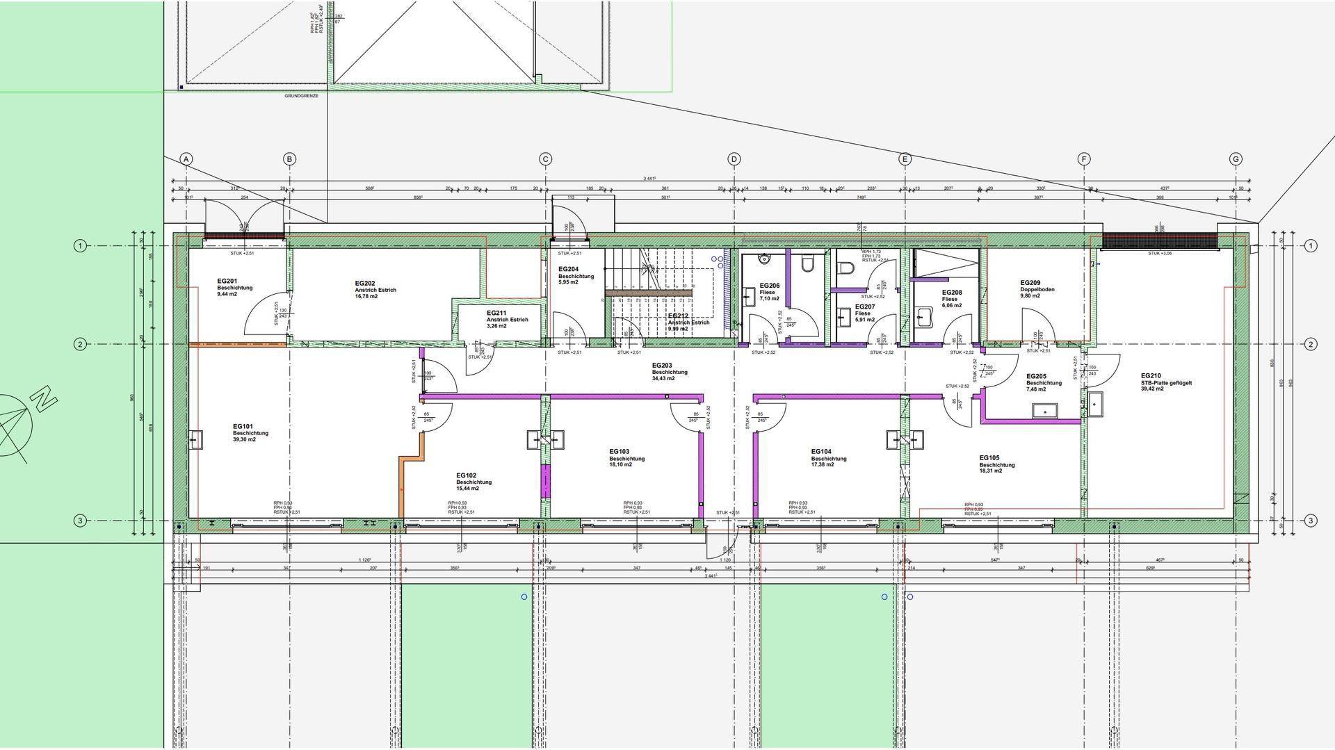 Grundrissplan des Erdgeschosses mit mehreren Einheiten, Sanitärbereichen und großen Fensterfronten.