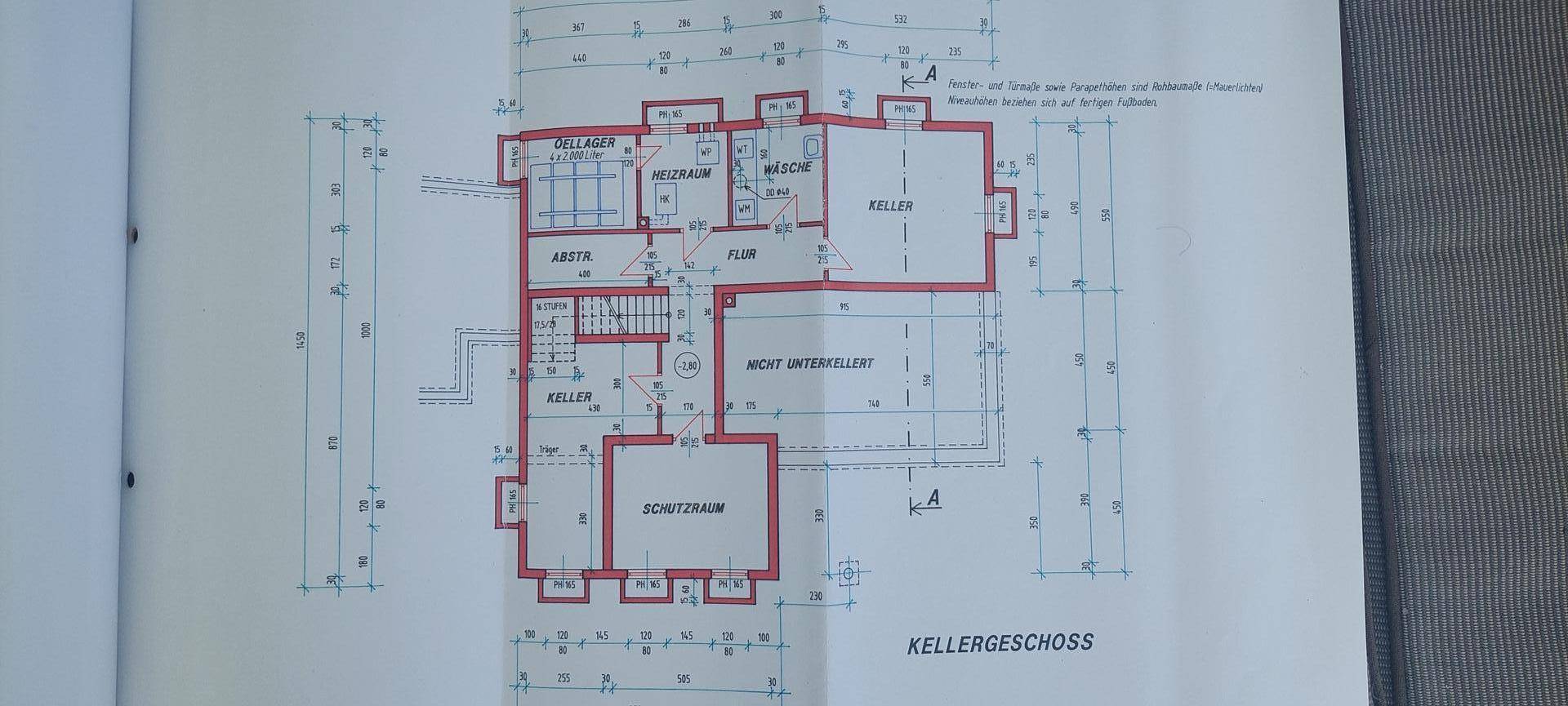Grundriss des Kellergeschosses mit Heizraum, Waschküche, Abstellräumen und Schutzraum.