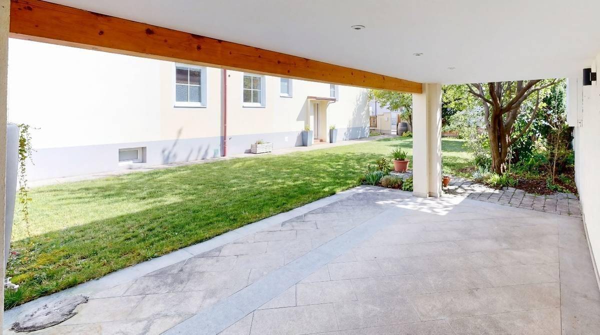 Vielseitiges Wohnhaus mit zwei unabhängigen Wohneinheiten, komplett unterkellert und mit Garage - Ansicht 4