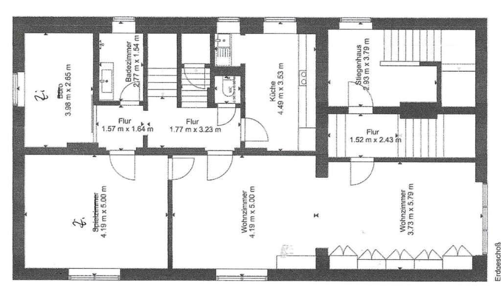 Vielseitiges Wohnhaus mit zwei unabhängigen Wohneinheiten, komplett unterkellert und mit Garage - Mehr