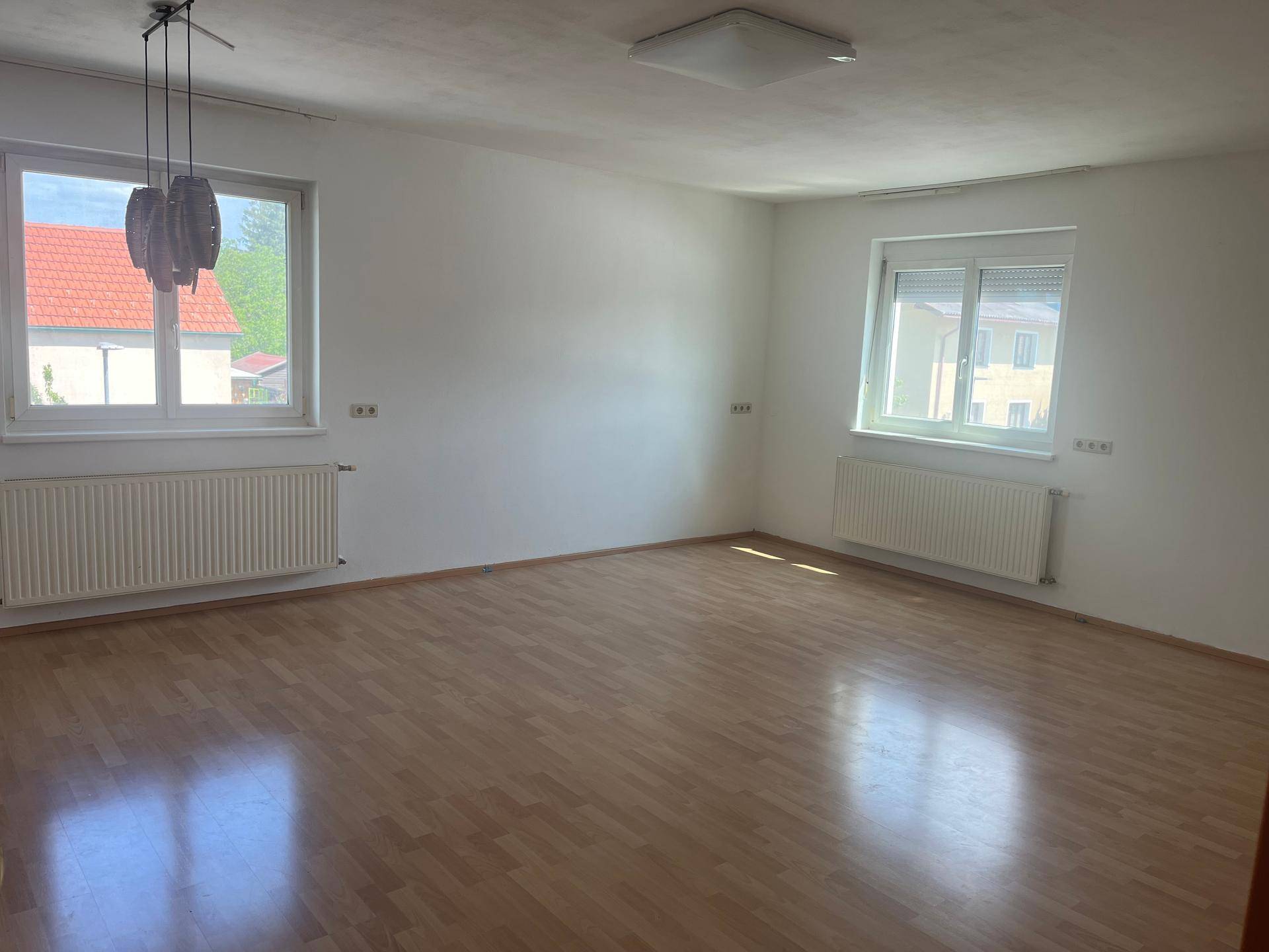 Sofort verfügbare 2-Zimmer-Wohnung mit Balkon und Carport in Wiener Neustadt - Mehr