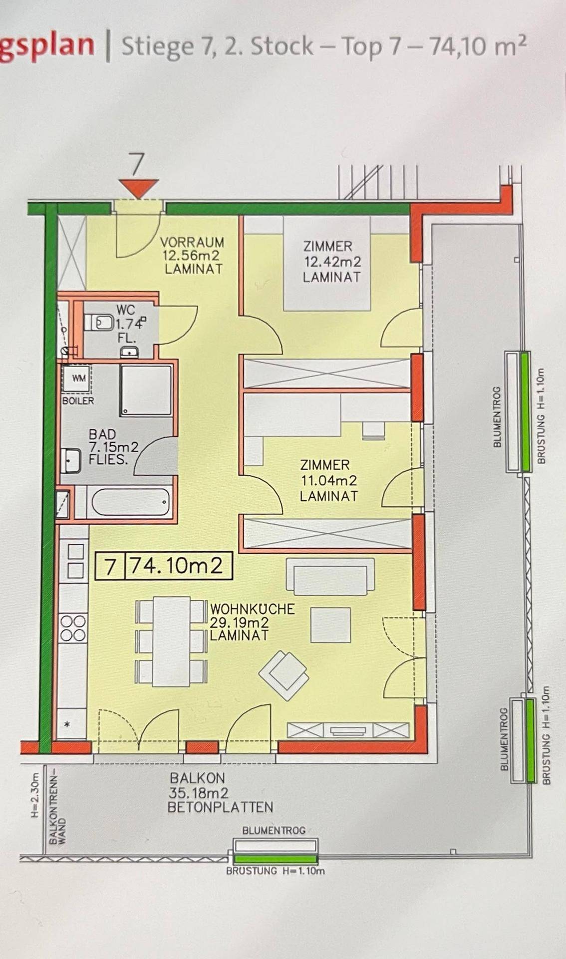 Grundrissplan einer 74,10 m² Wohnung mit drei Zimmern, offener Wohnküche und großem Balkon.