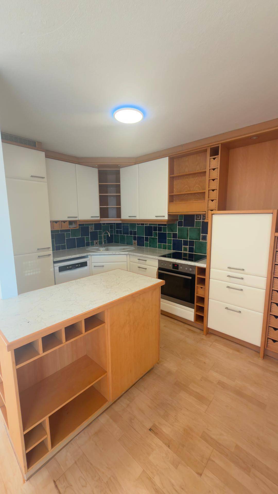Sonnige 4-Zimmer-Wohnung mit großer Terrasse &amp;Tiefgaragenplatz inkl. Betriebskosten in Salzburg- Alt Liefering - Mehr