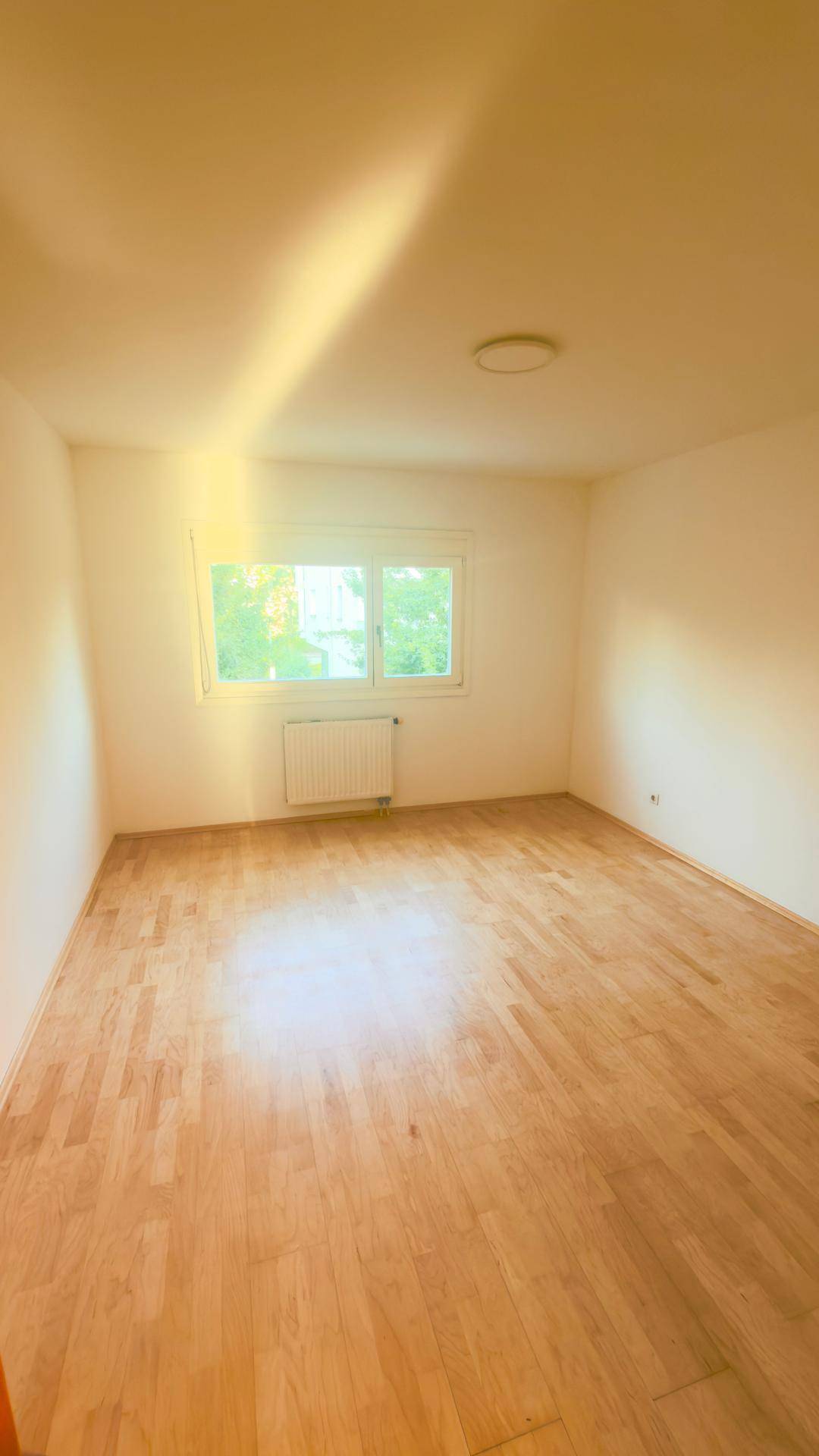 Sonnige 4-Zimmer-Wohnung mit großer Terrasse &amp;Tiefgaragenplatz inkl. Betriebskosten in Salzburg- Alt Liefering - Ansicht 2