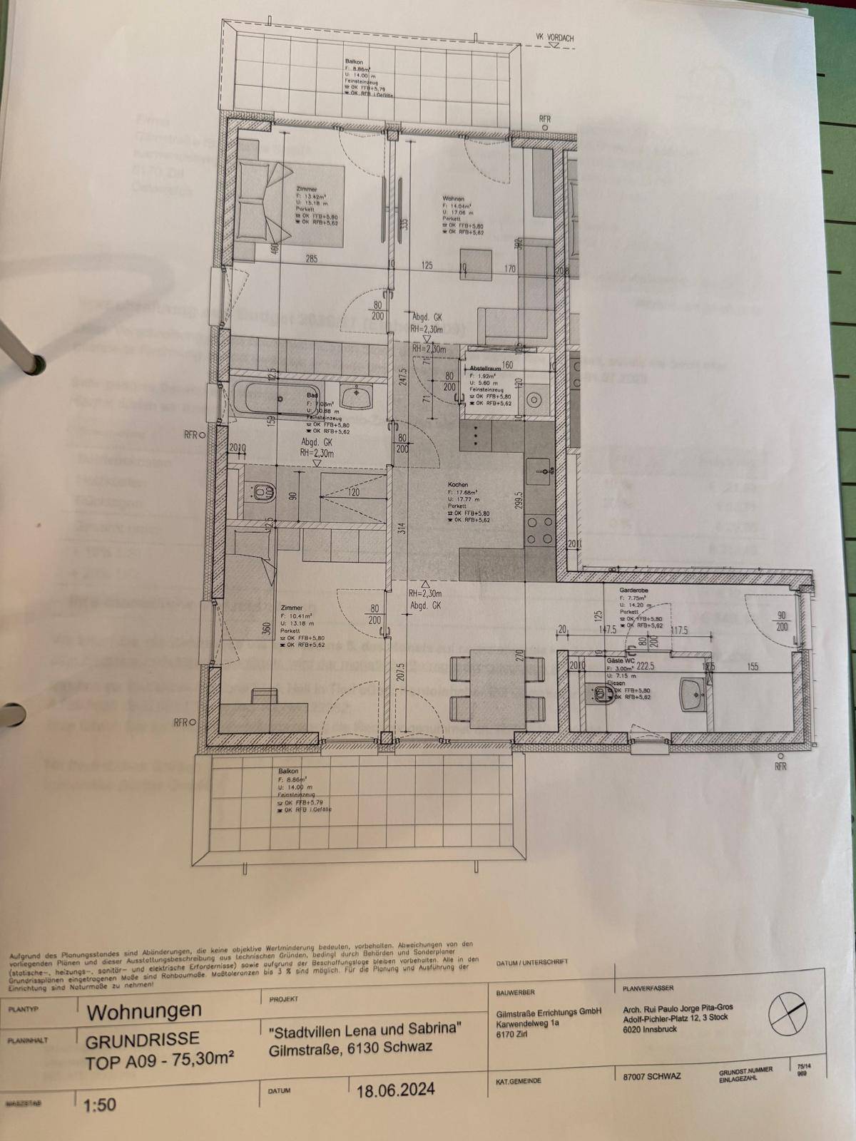Detaillierter Grundriss einer Wohnung mit 75,30m² Wohnfläche und Balkon.