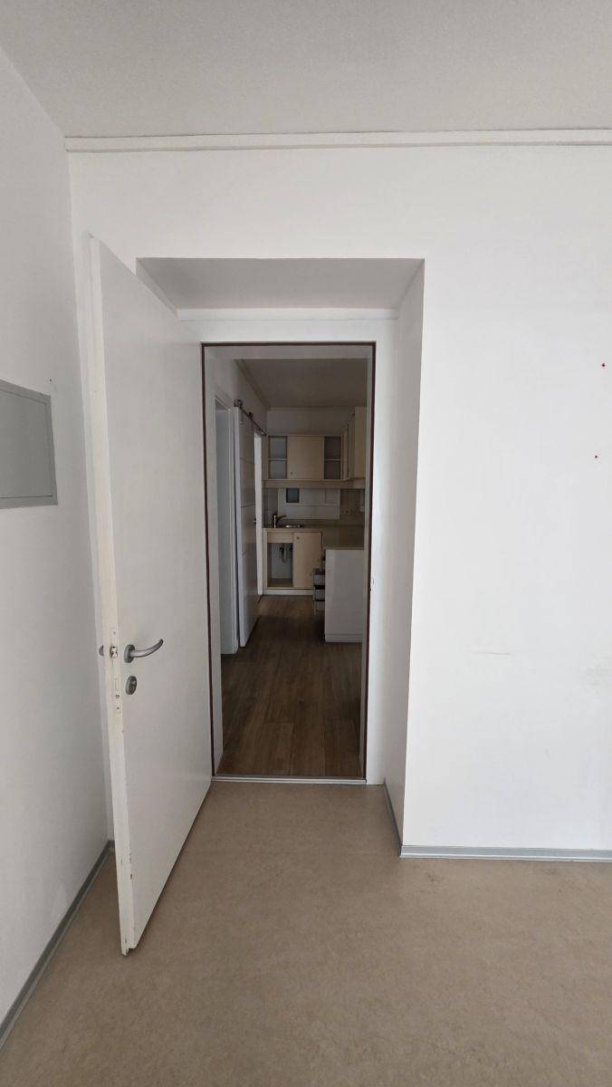 Helle Geschäftsräume (bisherige Praxis) mit 95 m² und 4 Parkplätzen ab sofort zu mieten - Ansicht 2