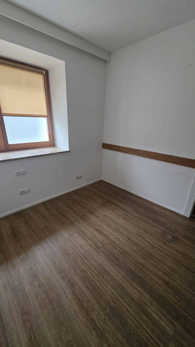 Helle Geschäftsräume (bisherige Praxis) mit 95 m² und 4 Parkplätzen ab sofort zu mieten - Ansicht 4