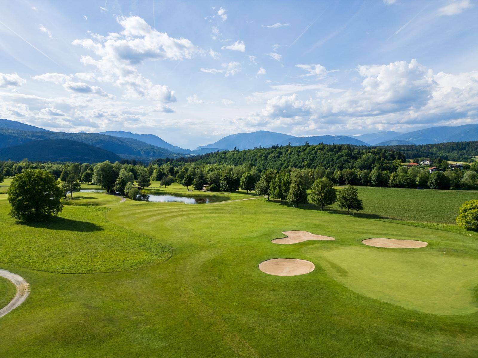 Werthaltiges Baugrundstück in Golfplatzlage - Finkenstein am Faaker See - Mehr