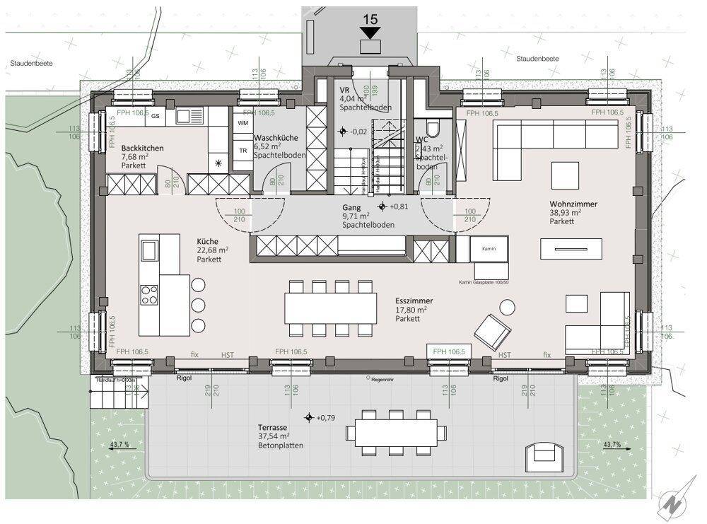 Grundriss des Erdgeschosses mit offener Küche, Wohnzimmer und großer Terrasse.