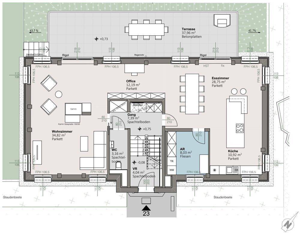Grundriss des Erdgeschosses mit offenem Wohnbereich, Küche und Terrasse.