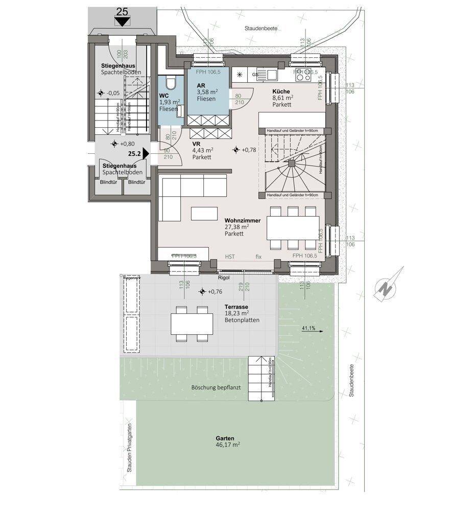 Grundriss des Erdgeschosses mit offenem Wohnbereich, Küche, WC, Terrasse und Garten.